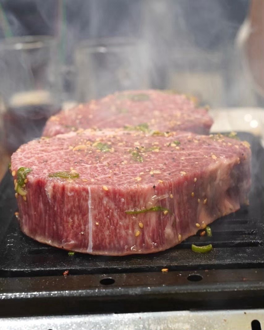 焼き上げる極上ヒレ肉