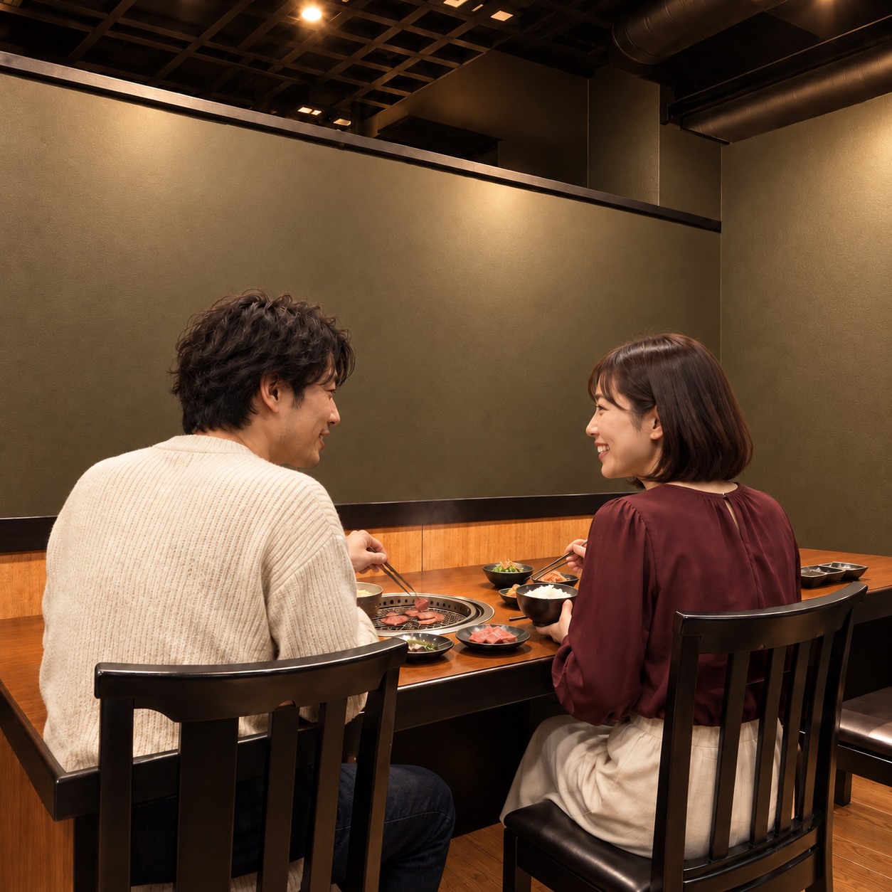 デートで焼肉を楽しむイメージ